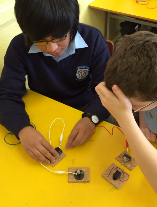 Scientists at Mount Sion – Investigating Electrical Current